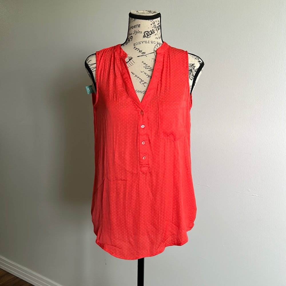 🚨NWT - stradivarius sleeveless four frontal button top - size Small